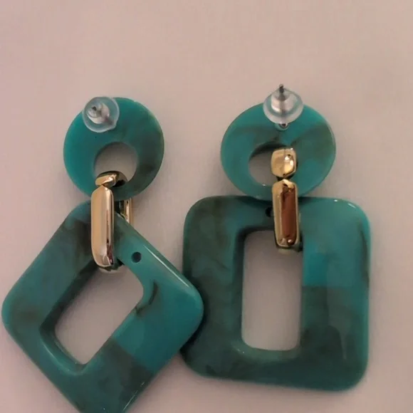 Elegant Turquoise Dangle Earrings - Picture 5 of 8